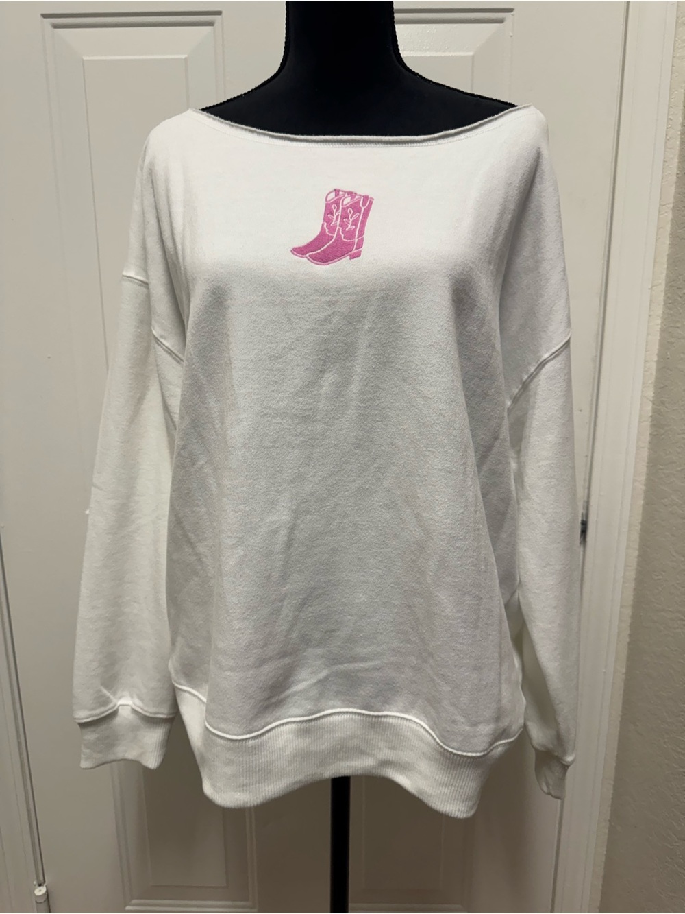 Aeropostale White Sweatshirt with Pink Boot Graphic 0017
